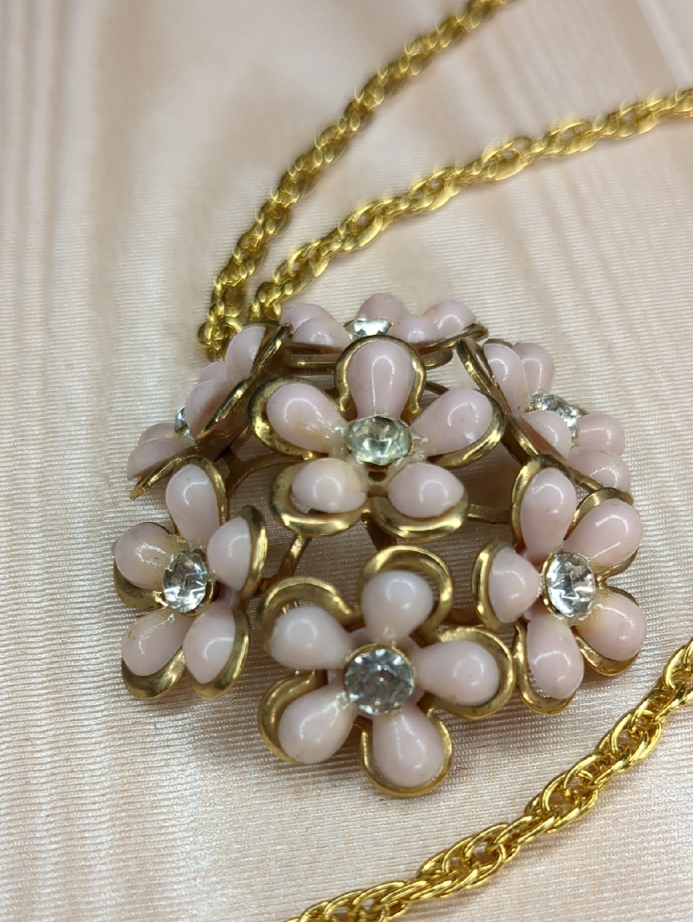 Vintage 60s Pastel Pink Cluster Flower Necklace Round Pendant Crystals